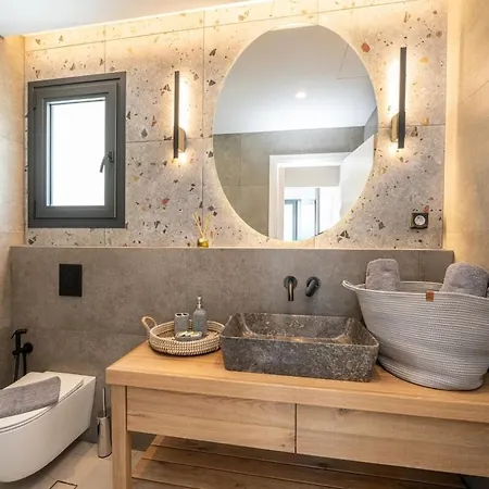 Agrilia Luxury Trapezaki Villa *