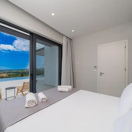 Agrilia Luxury Trapezaki Villa *